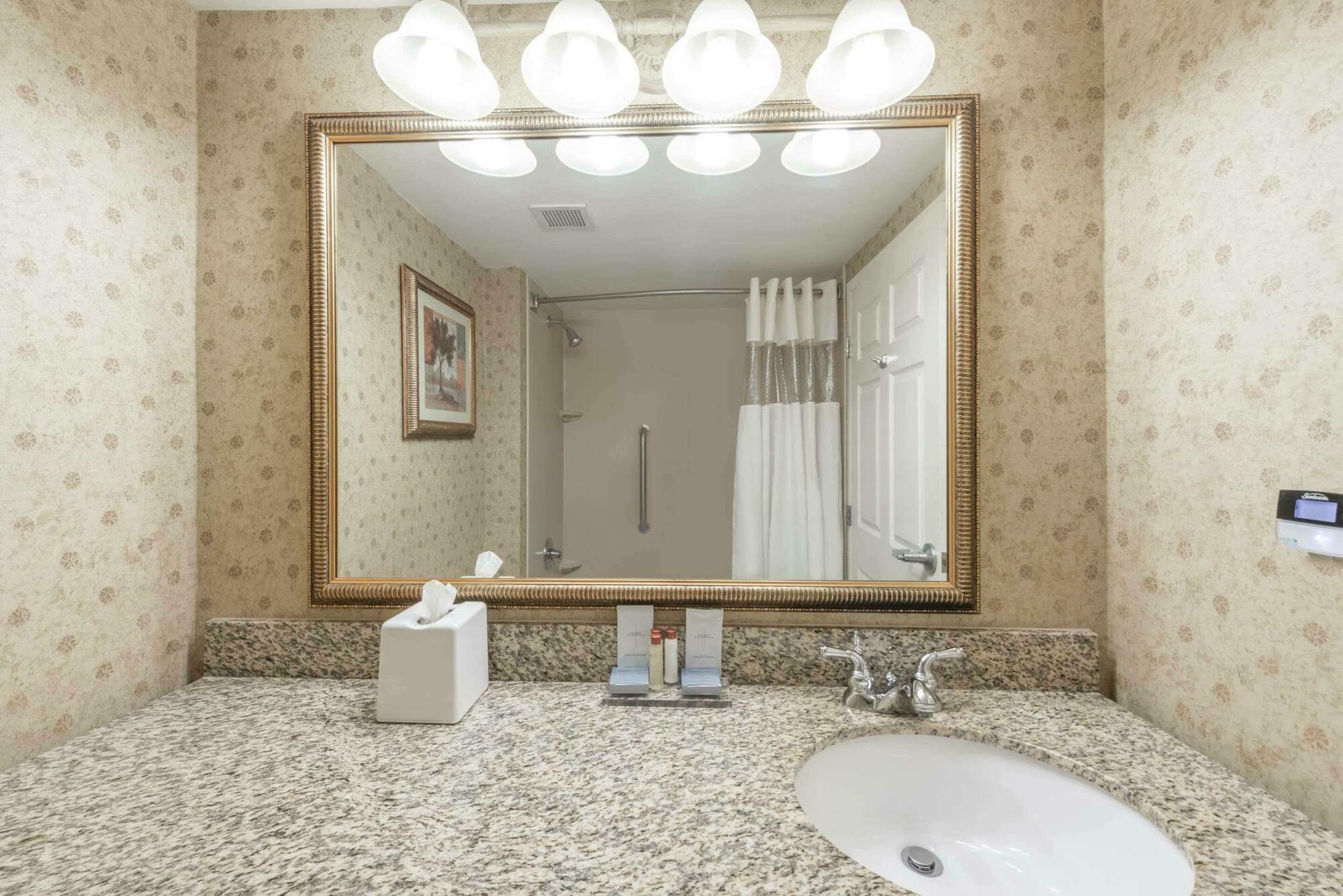 Holiday Inn Cleveland By Ihg Exterior photo